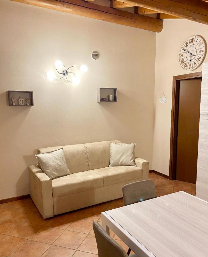 明乔河畔的瓦雷奇奥Casa Vacanze Raggio Di Sole公寓 外观 照片