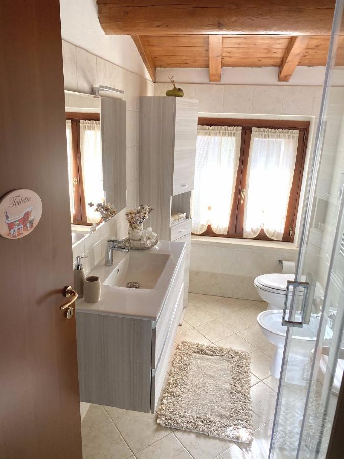 明乔河畔的瓦雷奇奥Casa Vacanze Raggio Di Sole公寓 外观 照片