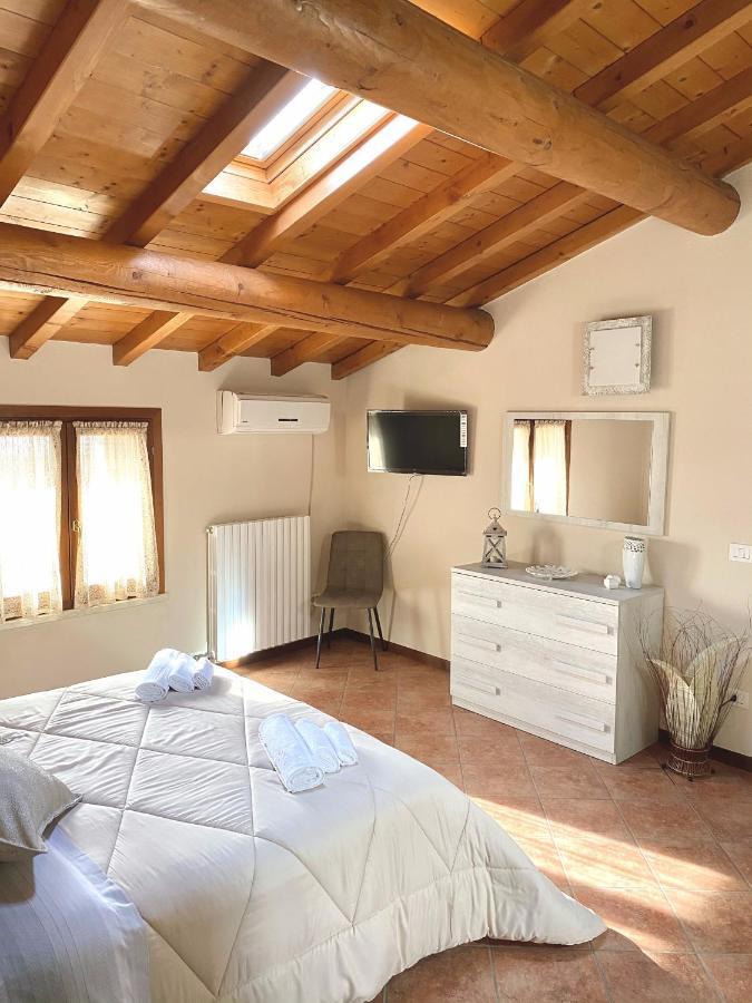 明乔河畔的瓦雷奇奥Casa Vacanze Raggio Di Sole公寓 外观 照片