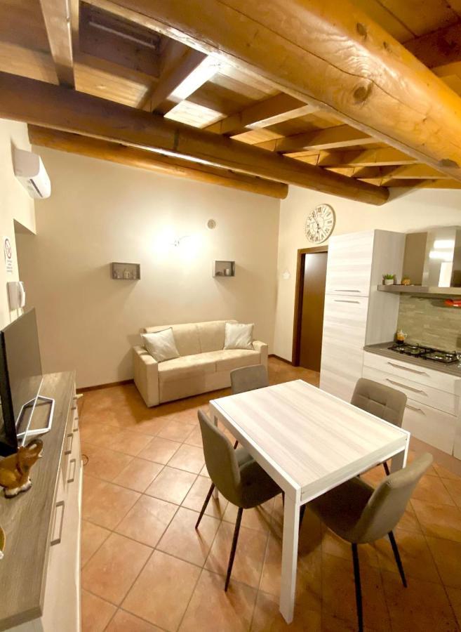 明乔河畔的瓦雷奇奥Casa Vacanze Raggio Di Sole公寓 外观 照片